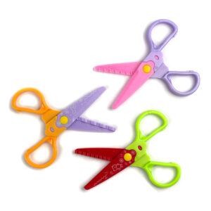 Foarfeca pentru hartie 13 cm, „Safety” cu lame din plastic, taiere diverse modele